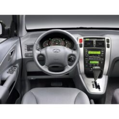 Näide auto Hyundai Tucson originaalraadio ja armatuurlaua fotost sobivuse kontrollimiseks