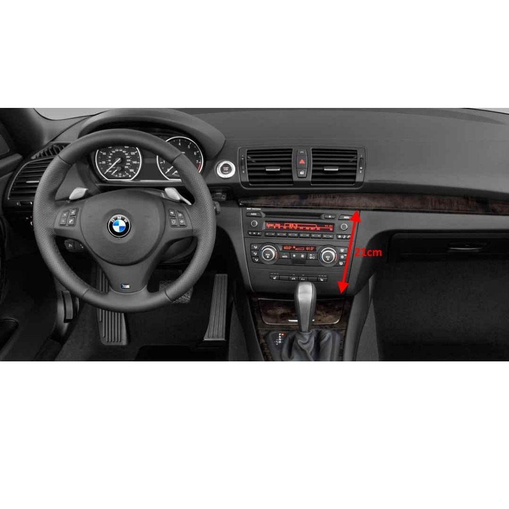 Näide auto BMW 1. seeria E81 / E82 / E87 / E88 originaalraadio ja armatuurlaua fotost sobivuse kontrollimiseks