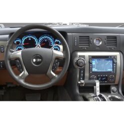 Näide auto Hummer H2 originaalraadio ja armatuurlaua fotost sobivuse kontrollimiseks