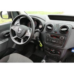 Näide auto Dacia Dokker originaalraadio ja armatuurlaua fotost sobivuse kontrollimiseks