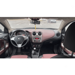 Näide auto Alfa Romeo MiTo originaalraadio ja armatuurlaua fotost sobivuse kontrollimiseks
