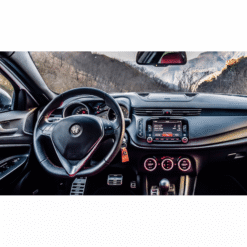 Näide auto Alfa Romeo Giulietta originaalraadio ja armatuurlaua fotost sobivuse kontrollimiseks