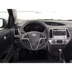 Näide auto Hyundai i20 originaalraadio ja armatuurlaua fotost sobivuse kontrollimiseks