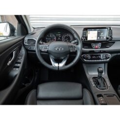Näide auto Hyundai i30 originaalraadio ja armatuurlaua fotost sobivuse kontrollimiseks