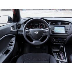 Näide auto Hyundai i20 originaalraadio ja armatuurlaua fotost sobivuse kontrollimiseks