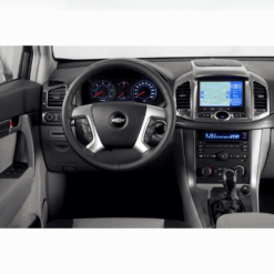 Näide auto Chevrolet Captiva originaalraadio ja armatuurlaua fotost sobivuse kontrollimiseks