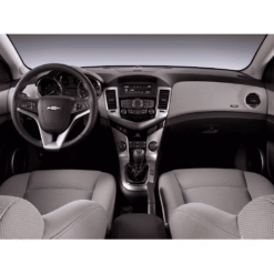 Näide auto Chevrolet Cruze originaalraadio ja armatuurlaua fotost sobivuse kontrollimiseks