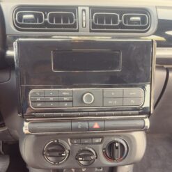 Näide auto Citroën C3 originaalraadio ja armatuurlaua fotost sobivuse kontrollimiseks