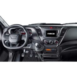 Näide auto Iveco Daily originaalraadio ja armatuurlaua fotost sobivuse kontrollimiseks