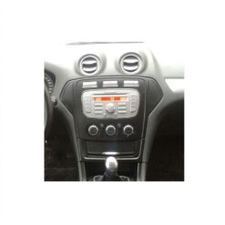 Näide auto Ford Mondeo originaalraadio ja armatuurlaua fotost sobivuse kontrollimiseks