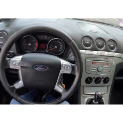 Näide auto Ford S-MAX originaalraadio ja armatuurlaua fotost sobivuse kontrollimiseks