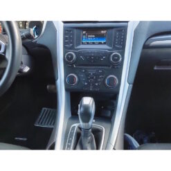 Näide auto Ford Mondeo / Fusion originaalraadio ja armatuurlaua fotost sobivuse kontrollimiseks