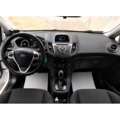 Näide auto Ford Fiesta originaalraadio ja armatuurlaua fotost sobivuse kontrollimiseks