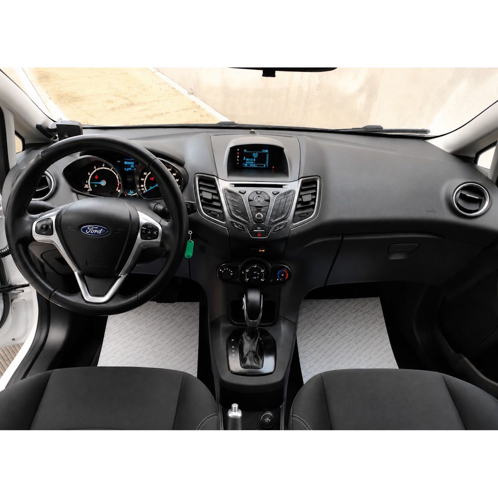 Näide auto Ford Fiesta originaalraadio ja armatuurlaua fotost sobivuse kontrollimiseks