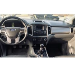 Näide auto Ford Ranger Everest T6 originaalraadio ja armatuurlaua fotost sobivuse kontrollimiseks