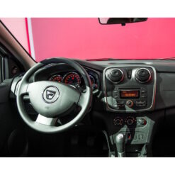 Näide auto Dacia Logan / Sandero originaalraadio ja armatuurlaua fotost sobivuse kontrollimiseks