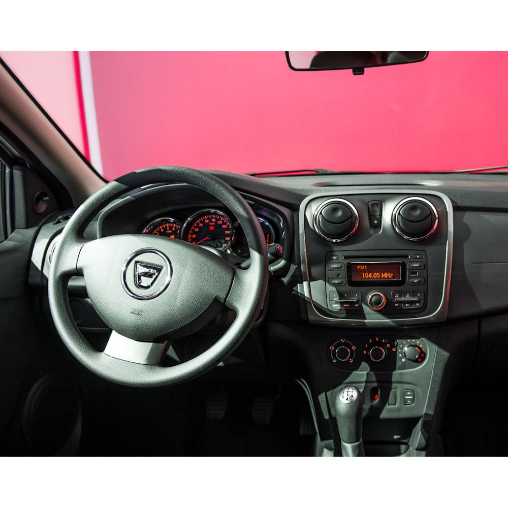 Näide auto Dacia Logan / Sandero originaalraadio ja armatuurlaua fotost sobivuse kontrollimiseks