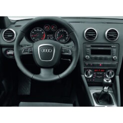 Näide auto Audi A3 originaalraadio ja armatuurlaua fotost sobivuse kontrollimiseks