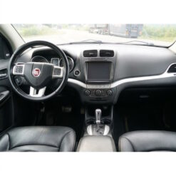 Näide auto Fiat Freemont originaalraadio ja armatuurlaua fotost sobivuse kontrollimiseks