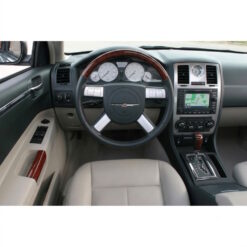 Näide auto Chrysler 300C 1 originaalraadio ja armatuurlaua fotost sobivuse kontrollimiseks