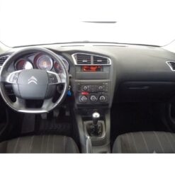 Näide auto Citroën C4 originaalraadio ja armatuurlaua fotost sobivuse kontrollimiseks